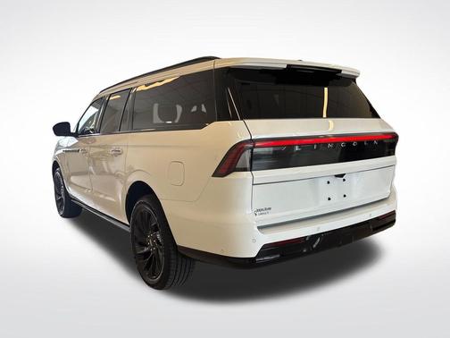 Pristine White Metallic Tri-Coat 2025 Lincoln Navigator Reserve