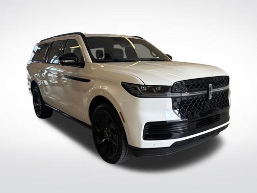 Pristine White Metallic Tri-Coat 2025 Lincoln Navigator Reserve