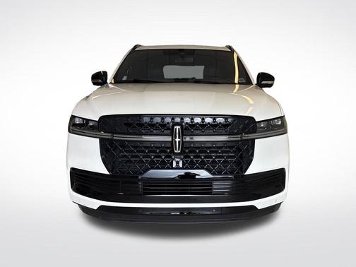 Pristine White Metallic Tri-Coat 2025 Lincoln Navigator Reserve
