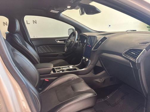 Star White Metallic Tri-Coat 2023 Ford Edge ST