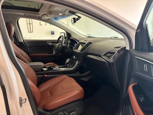White Platinum Metallic Tri-Coat 2017 Ford Edge Titanium