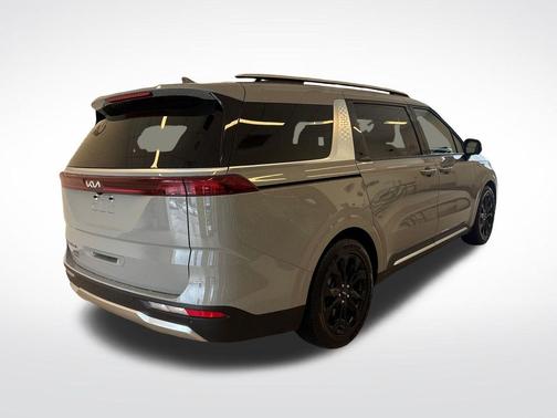 Ceramic Silver 2022 Kia Carnival SX
