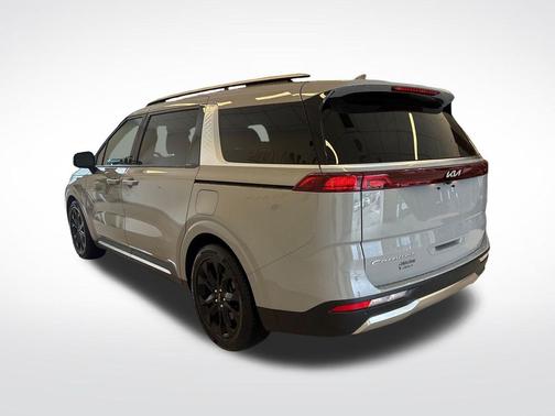 Ceramic Silver 2022 Kia Carnival SX