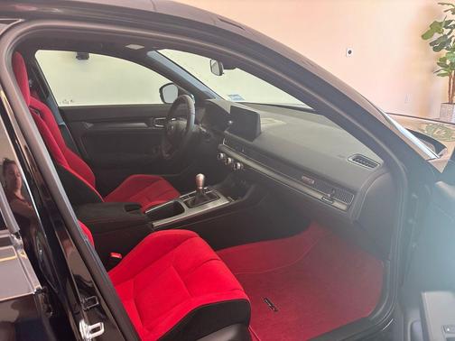 Crystal Black Pearl 2025 Honda Civic Type R