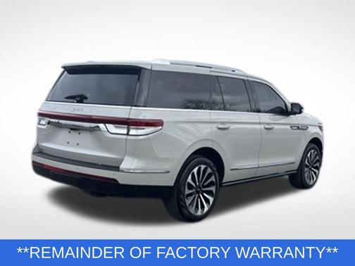 Ceramic Pearl Metallic Tri-Coat 2024 Lincoln Navigator Reserve