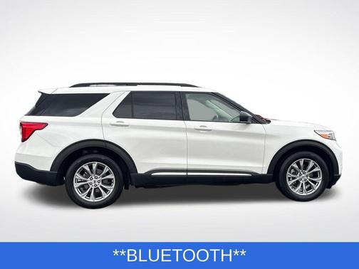 Star White Metallic Tri-Coat 2023 Ford Explorer XLT