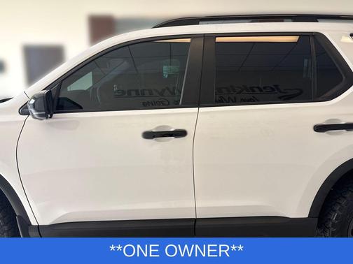 Platinum White Pearl 2025 Honda Pilot TrailSport