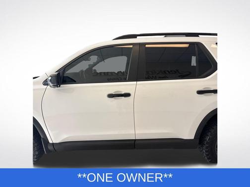 Platinum White Pearl 2025 Honda Pilot TrailSport
