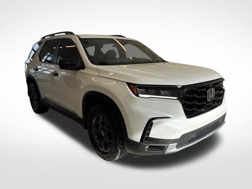 Platinum White Pearl 2025 Honda Pilot TrailSport
