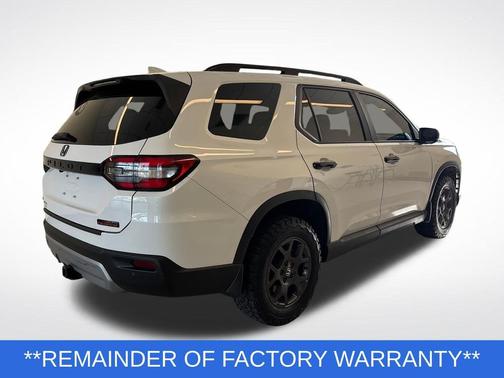 Platinum White Pearl 2025 Honda Pilot TrailSport