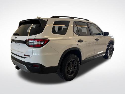 Platinum White Pearl 2025 Honda Pilot TrailSport