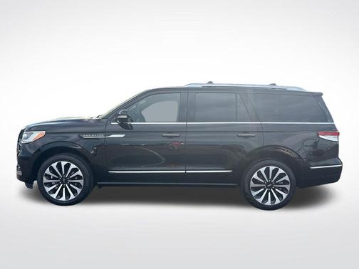 Infinite Black Metallic Clearcoat 2023 Lincoln Navigator Reserve