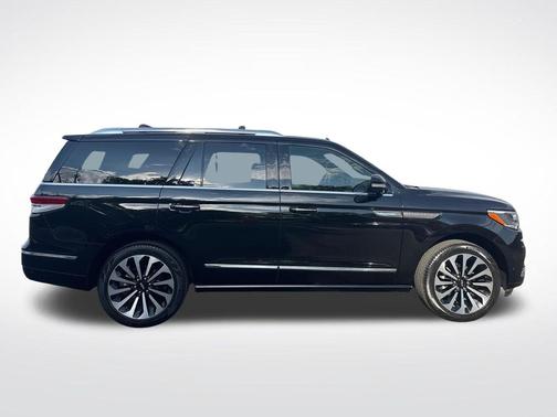 Infinite Black Metallic Clearcoat 2023 Lincoln Navigator Reserve