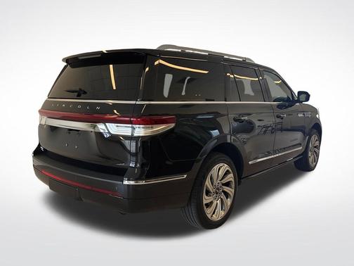 Infinite Black Metallic Clearcoat 2024 Lincoln Navigator Premiere