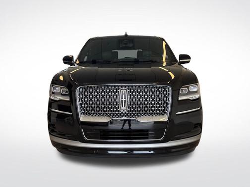 Infinite Black Metallic Clearcoat 2024 Lincoln Navigator Premiere