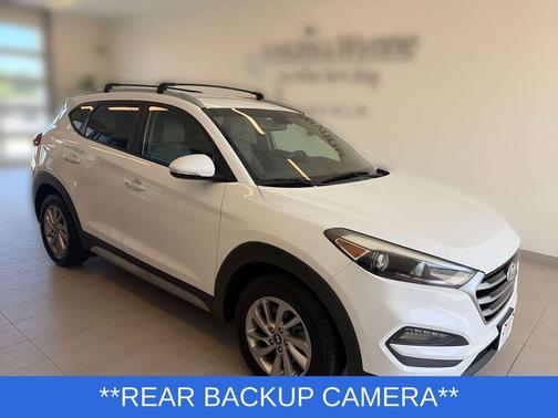 Dazzling White 2017 Hyundai TUCSON SE Plus