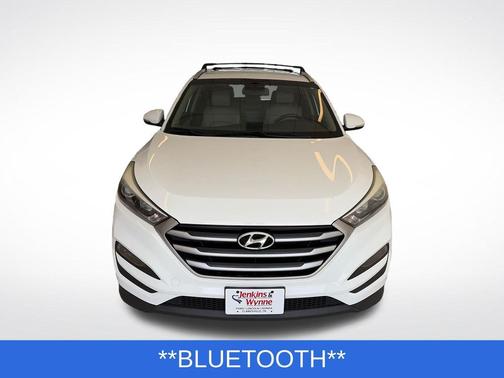 Dazzling White 2017 Hyundai TUCSON SE Plus