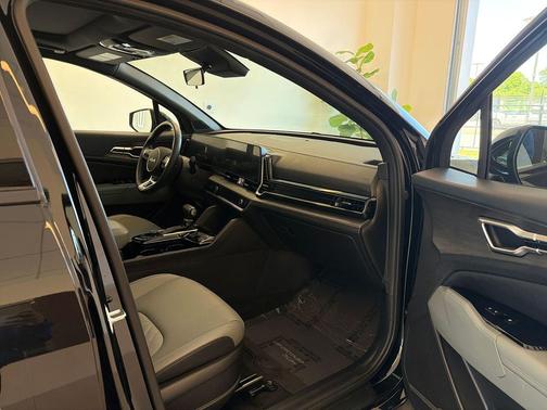 Ebony Black 2024 Kia Sportage X-Line