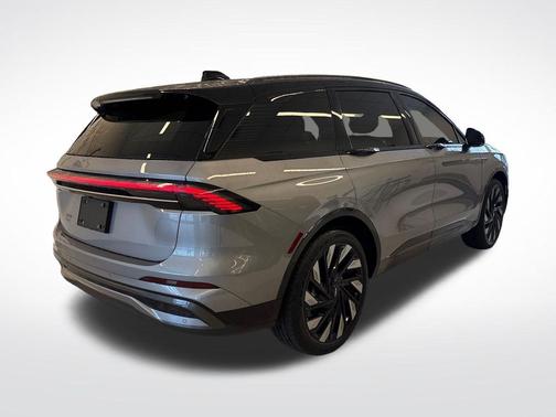 Lustrous Gray Metallic 2025 Lincoln Nautilus Reserve