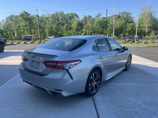 Celestial Silver Metallic 2018 Toyota Camry SE