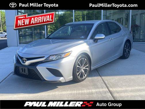 Celestial Silver Metallic 2018 Toyota Camry SE