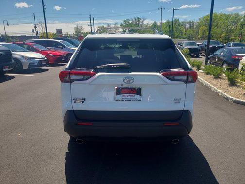 Ice Cap 2023 Toyota RAV4 XLE