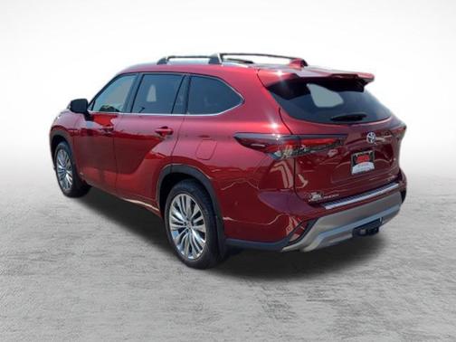 Ruby Flare Pearl 2026 Toyota Highlander Hybrid Platinum