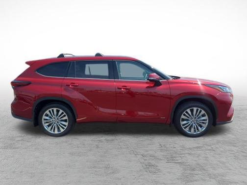 Ruby Flare Pearl 2026 Toyota Highlander Hybrid Platinum