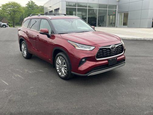Ruby Flare Pearl 2026 Toyota Highlander Hybrid Platinum