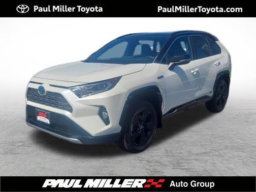 Blizzard Pearl/Midnight Black Metallic 2021 Toyota RAV4 Hybrid SE