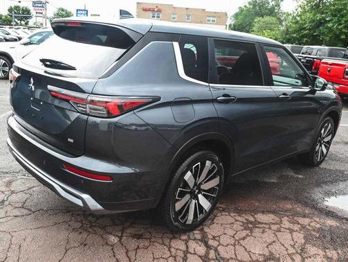 2025 Mitsubishi Outlander SE