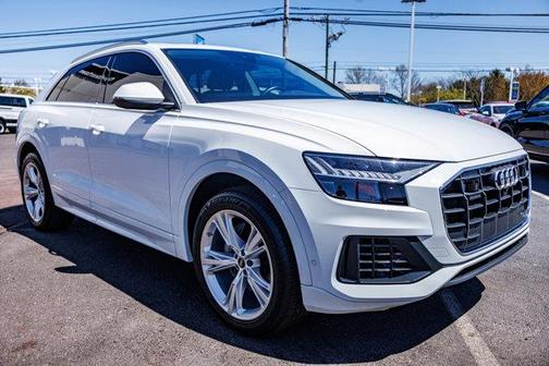 2022 Audi Q8 55 Premium Plus