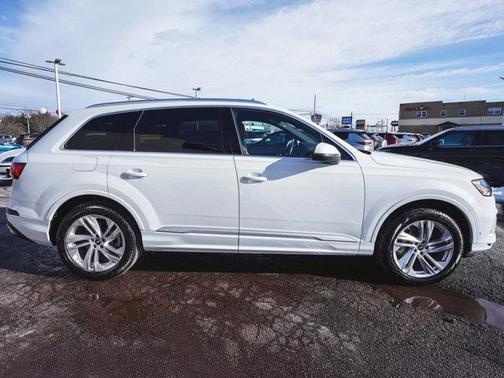 2023 Audi Q7 55 Premium