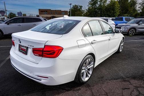 2018 BMW 330 i xDrive