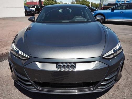 Daytona Gray Pearl Effect 2024 Audi e-tron GT Premium Plus