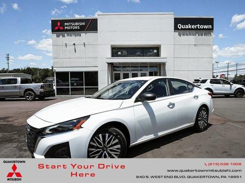 Glacier White 2025 Nissan Altima SV