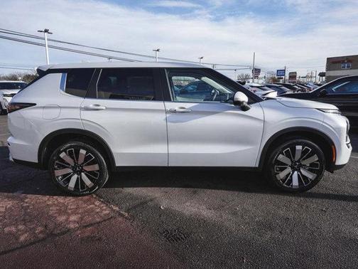 2026 Mitsubishi Outlander SE