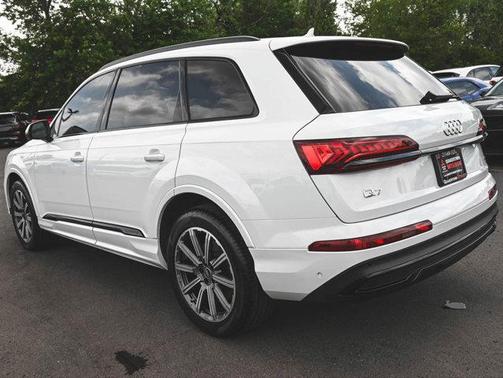 2023 Audi Q7 45 Premium Plus