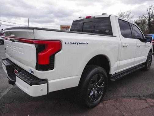 2022 Ford F-150 Lightning LARIAT