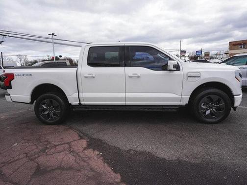 2022 Ford F-150 Lightning LARIAT