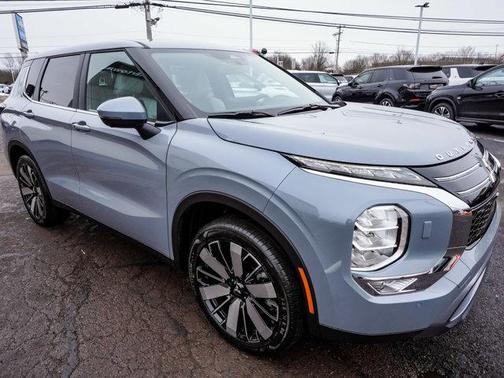 2026 Mitsubishi Outlander SE