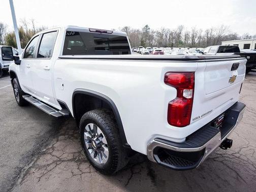 Iridescent Pearl Tricoat 2024 Chevrolet Silverado 2500 LT