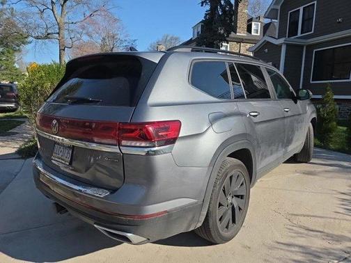 Platinum Gray Metallic 2024 Volkswagen Atlas 2.0T SE