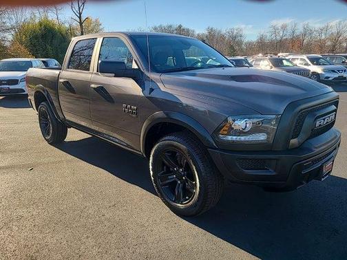 Photo 3 of 35 of 2021 RAM 1500 Classic SLT