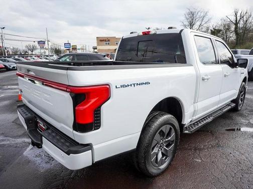 Oxford White 2023 Ford F-150 Lightning LARIAT