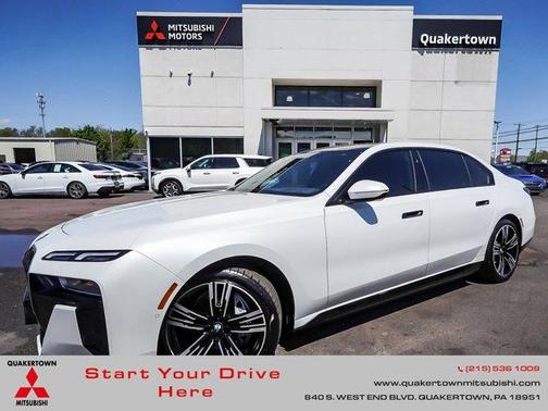 Mineral White Metallic 2025 BMW i7 xDrive60