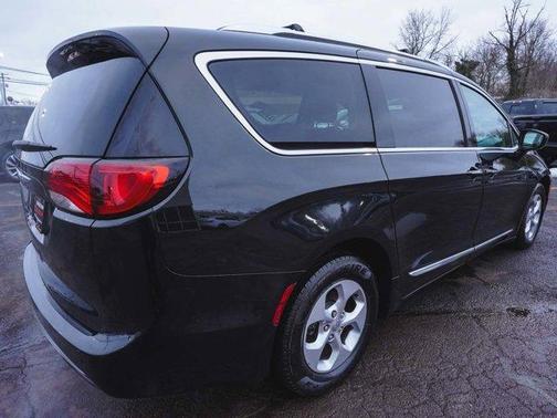 2017 Chrysler Pacifica Touring-L Plus