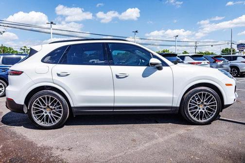 2023 Porsche Cayenne Base