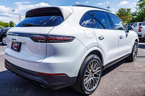 2023 Porsche Cayenne Base