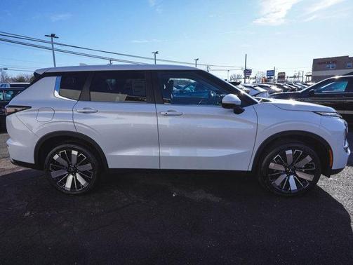 2026 Mitsubishi Outlander SE